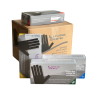 Guantes de nitrilo negros Luvax Safe en todas las tallas colocados sobre caja grande.